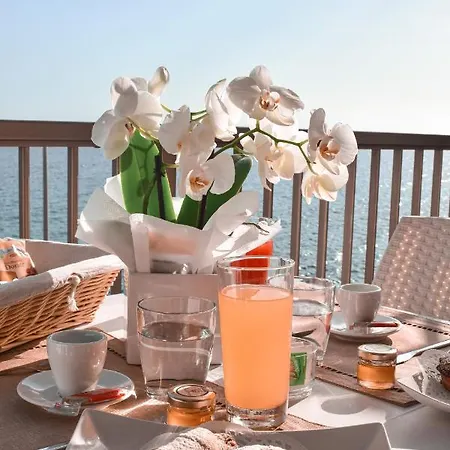 Guest house La Scogliera 3*