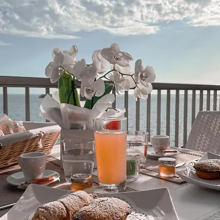 Guest house La Scogliera 3*