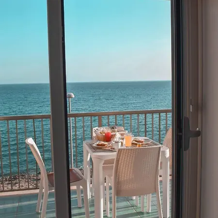 Гостевой дом La Scogliera 3*